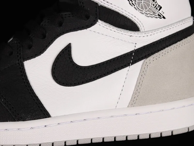 All categories Air Jordan Jordan series basketball shoes Air Jordan 1 High foreign trade version Air Jordan 1 High OG "Stage Haze" AJ1 Joe 1 black and gray toe 555088-108